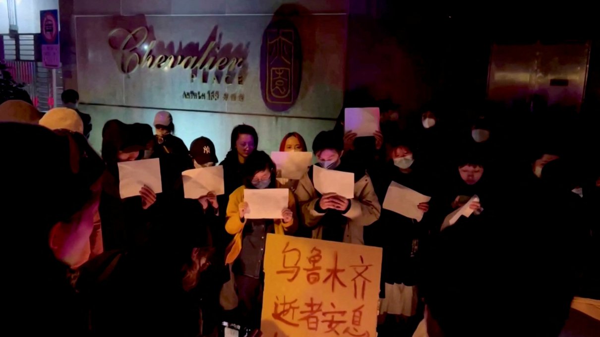 cina,-a-shanghai-in-piazza-la-rabbia-contro-xi-jinping.-si-allarga-la-protesta-delle-universita-contro-le-chiusure-anti-covid