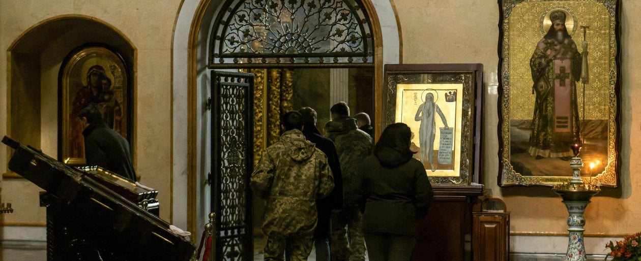 ucraina,-la-polizia-nei-monasteri-ortodossi-per-i-pacchi-insanguinati.-zelensky-“troppe-spie-con-i-religiosi”