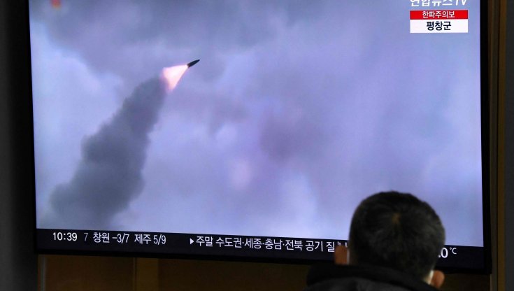 la-corea-del-nord-ha-lanciato-tre-missili-balistici-nel-mar-del-giappone
