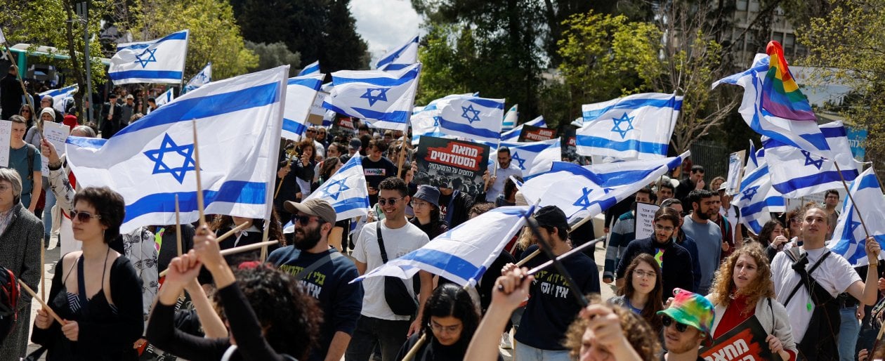 israele,-blocchi-nelle-strade-dei-manifestanti-per-rallentare-la-partenza-di-netanyahu-per-roma