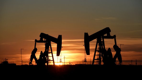 petrolio,-l’opec+-verso-un-nuovo-taglio-alla-produzione:-scontro-tra-arabia-saudita-e-i-paesi-minori