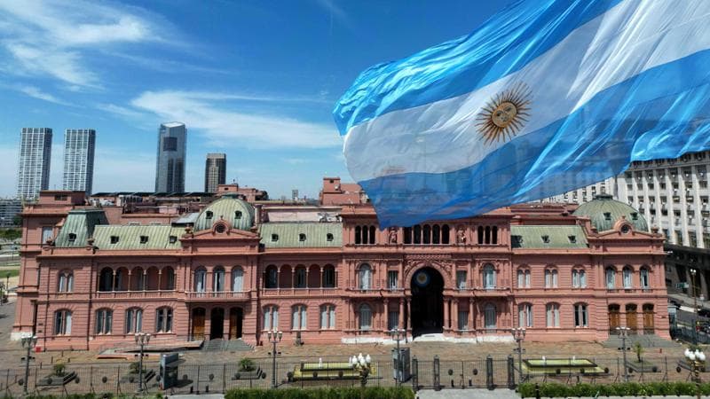 argentina,-assalto-a-negozi-e-ristoranti-prima-della-grande-svalutazione
