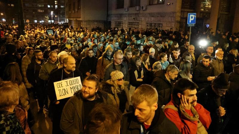 nuove-proteste-a-belgrado.-l’opposizione-torna-in-piazza-dopo-gli-scontri-sanguinosi-di-ieri