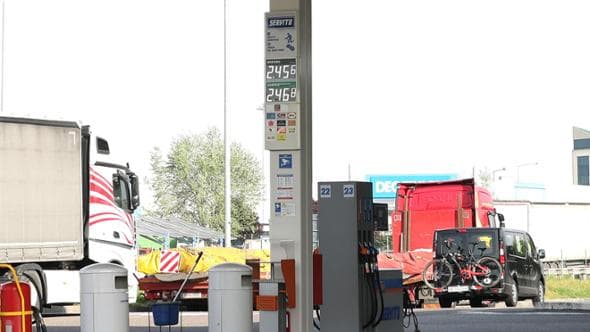 benzina,-prezzi-ai-massimi-da-sei-mesi.-si-allarga-la-forbice-con-il-diesel